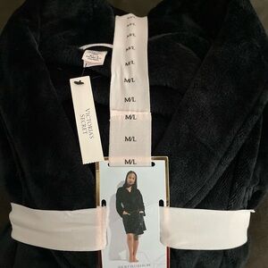 Victoria’s Secret plush short robe size M/L